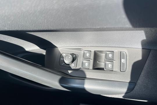 Volkswagen POLO Photo autoimg-d520dacd47234decaa33e9b14c887e138a182991.jpg