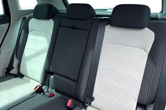 VOLKSWAGEN Tiguan Photo 9