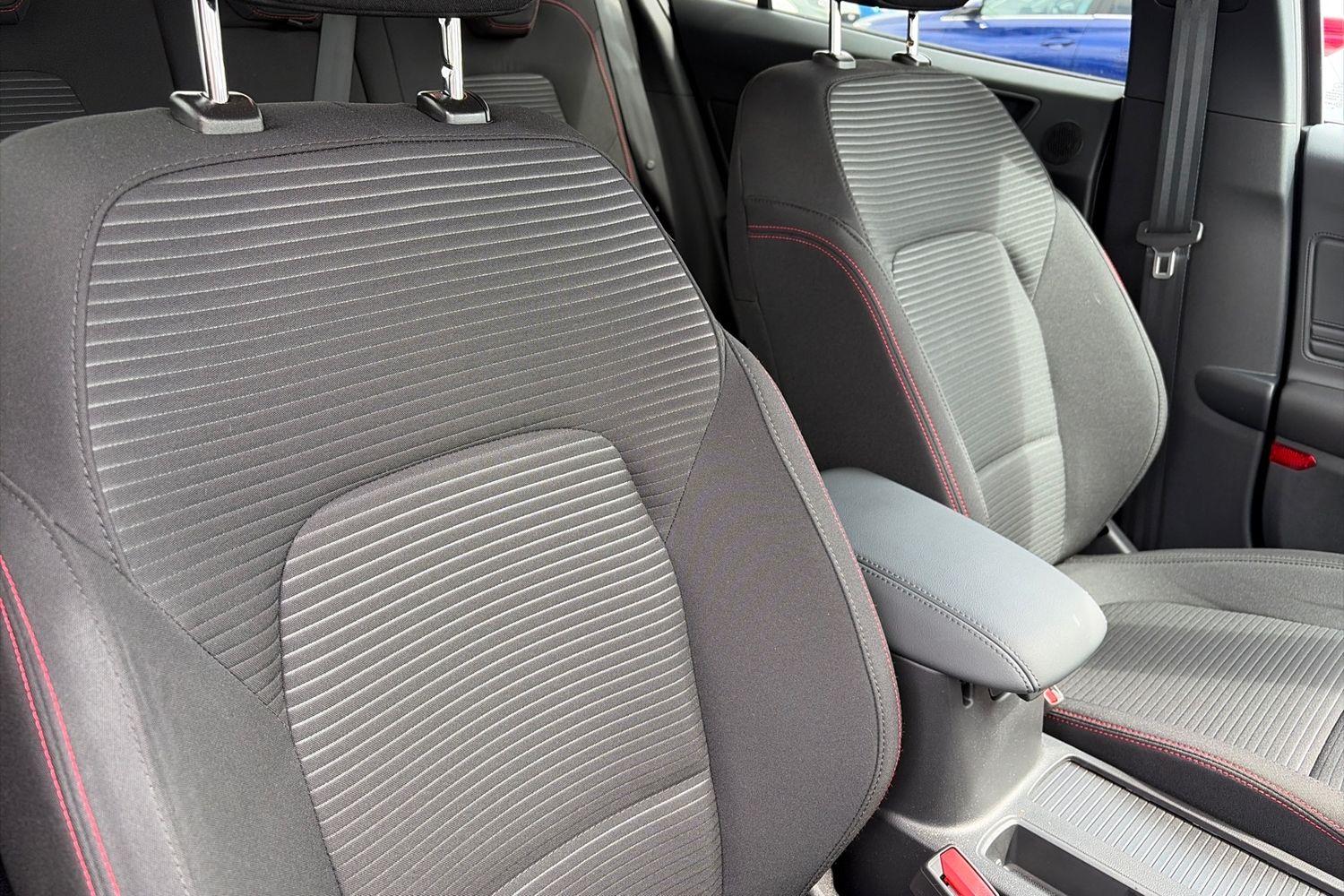 Ford Focus Photo 16