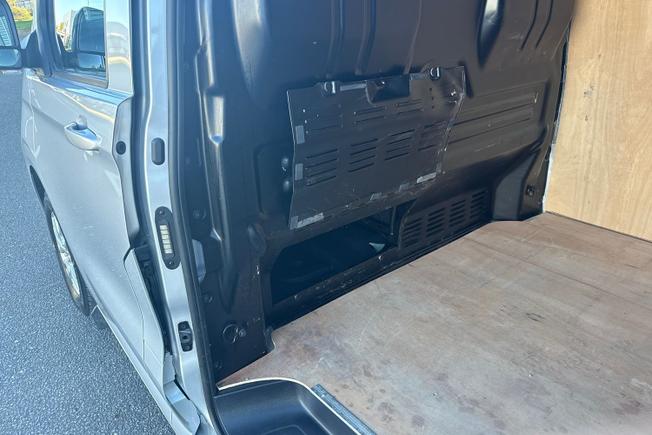 VOLKSWAGEN Transporter Photo 22