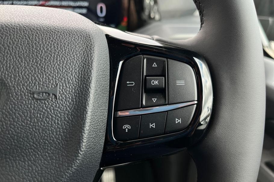 Used Ford TRANSIT CUSTOM KMZ9872 37