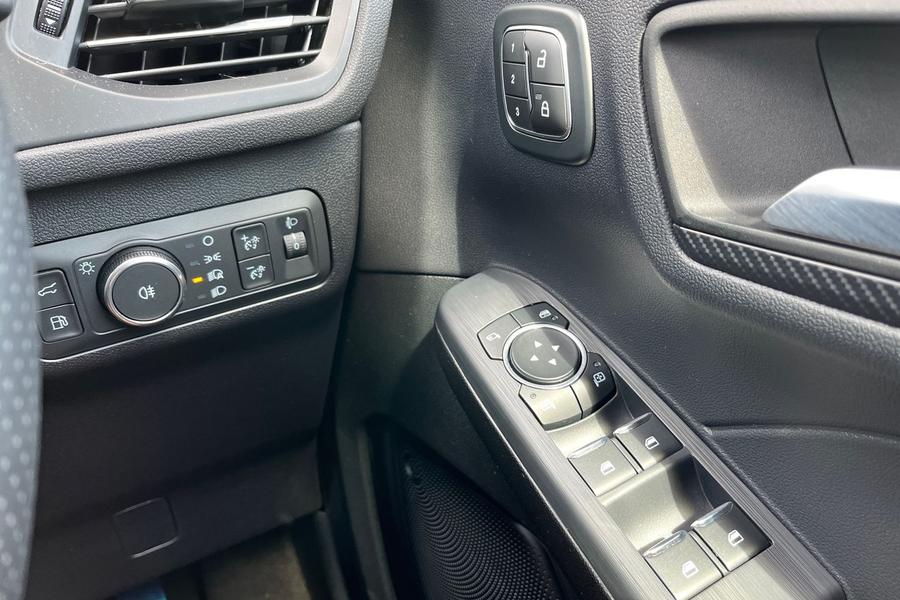 Ford Kuga Photo autoimg-d527753fb31aa55d978e5aee2086817720eb76be.jpg