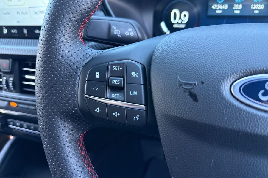 Ford KUGA Photo autoimg-d527d485cab21451a90a64eae9e2dd5b35e7bc43.jpg