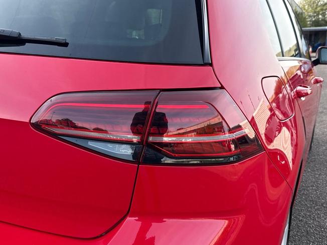 VOLKSWAGEN Golf Photo 18