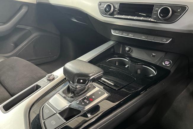 AUDI A4 Photo 23