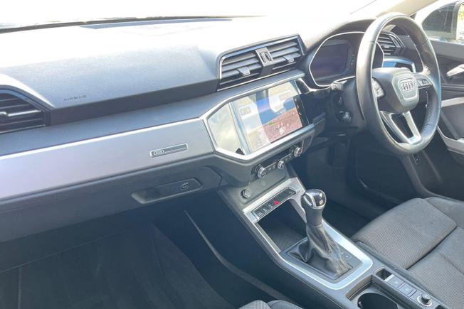 AUDI Q3 Photo 2