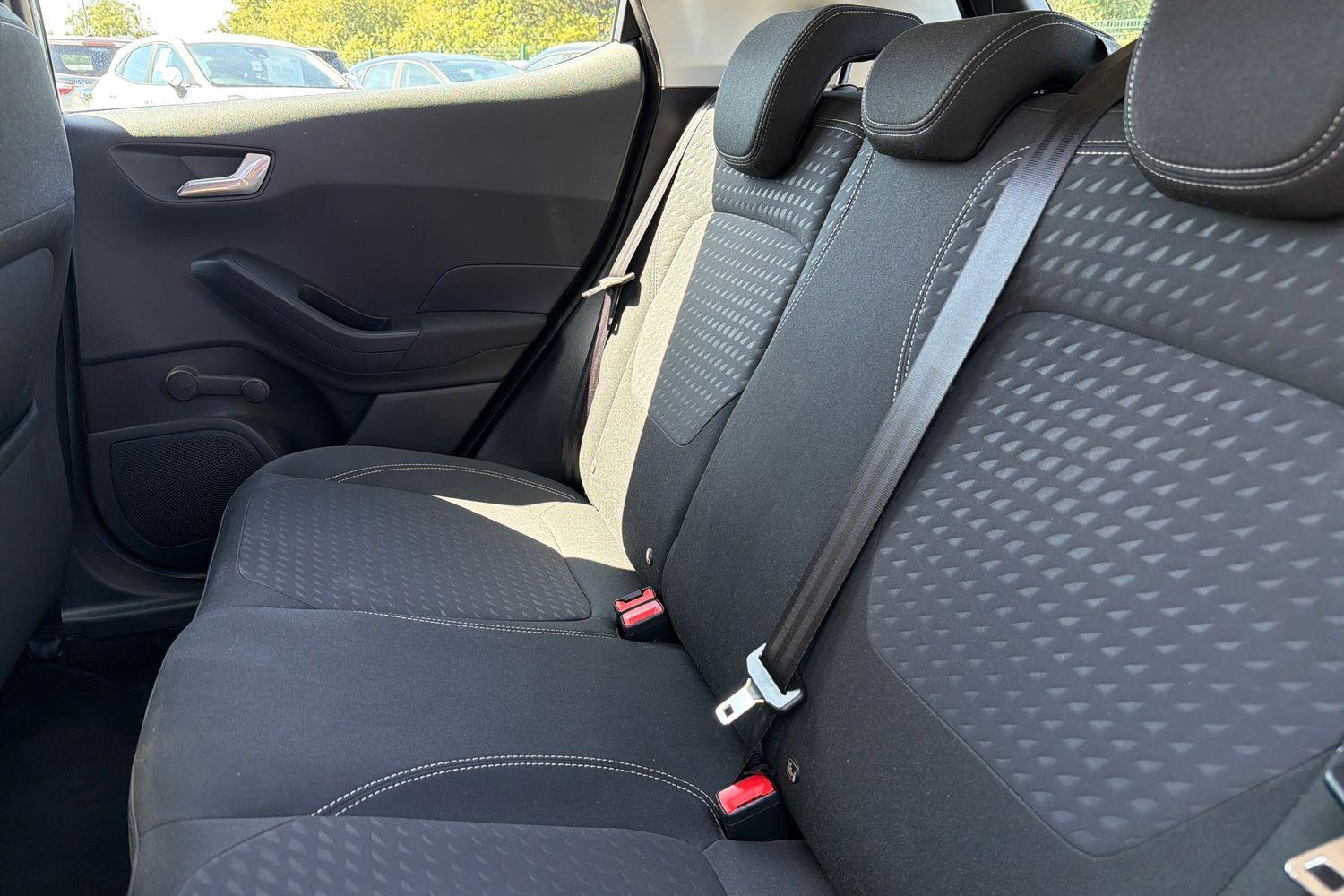 Ford FIESTA Photo 19