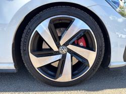 VOLKSWAGEN Golf Photo 5