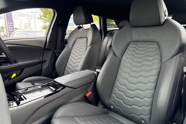 AUDI A6 E-Tron Avant Photo 21