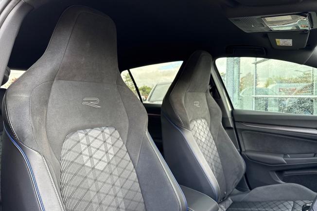 VOLKSWAGEN Golf Photo 32