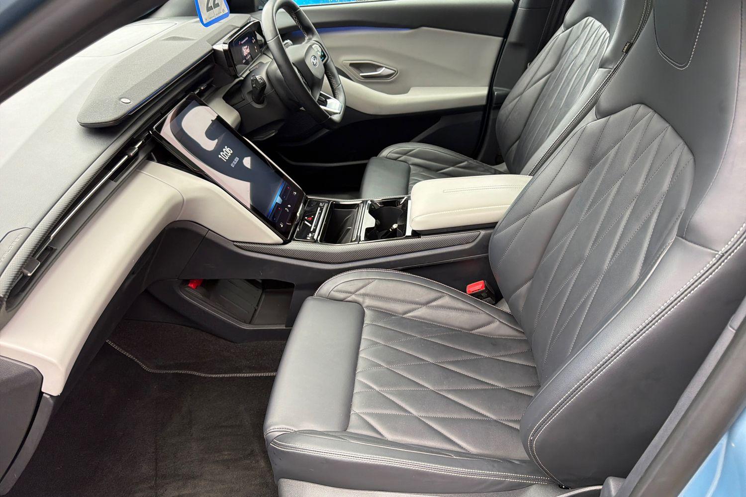 Ford EXPLORER Photo 39