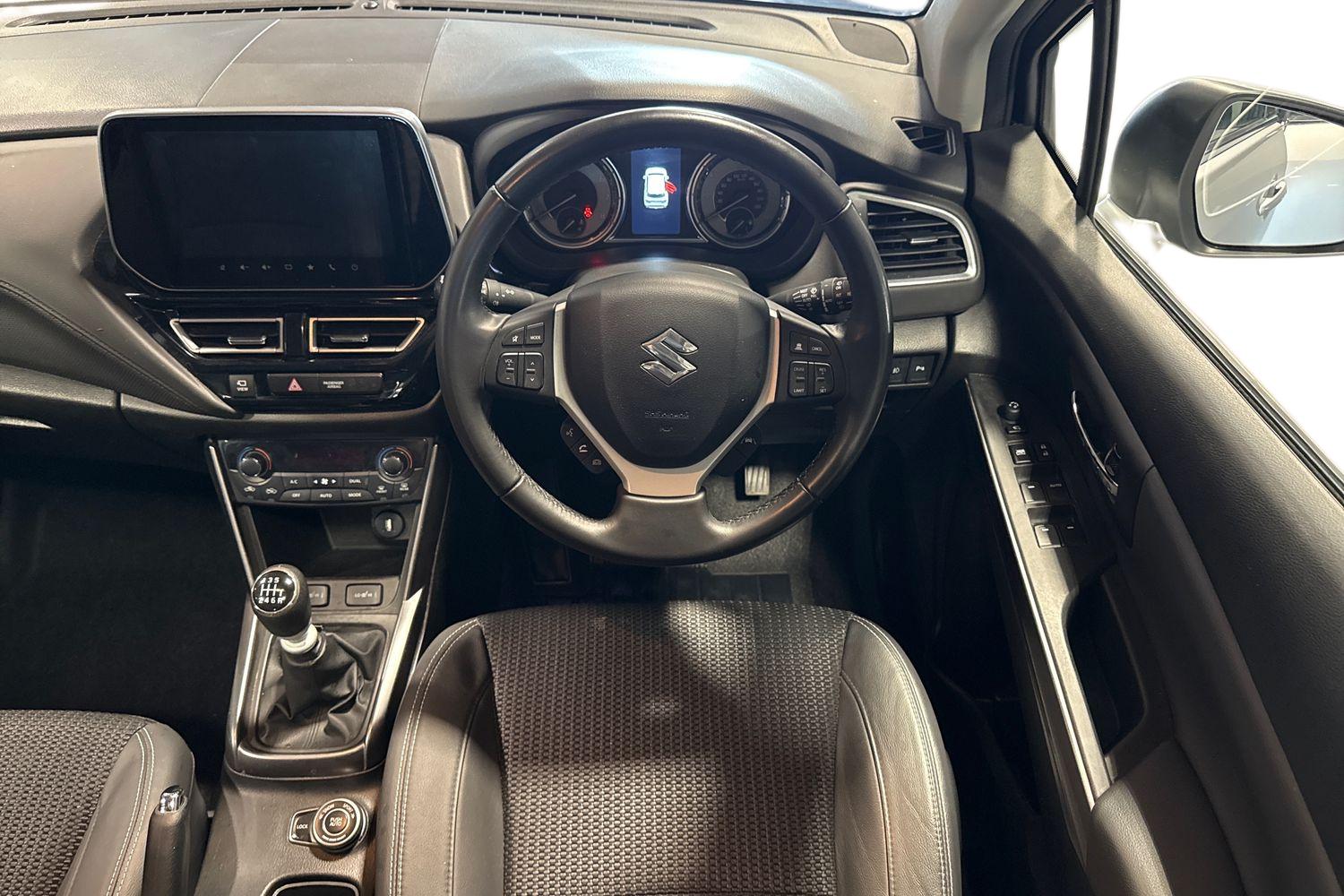 Suzuki S-Cross Photo 10