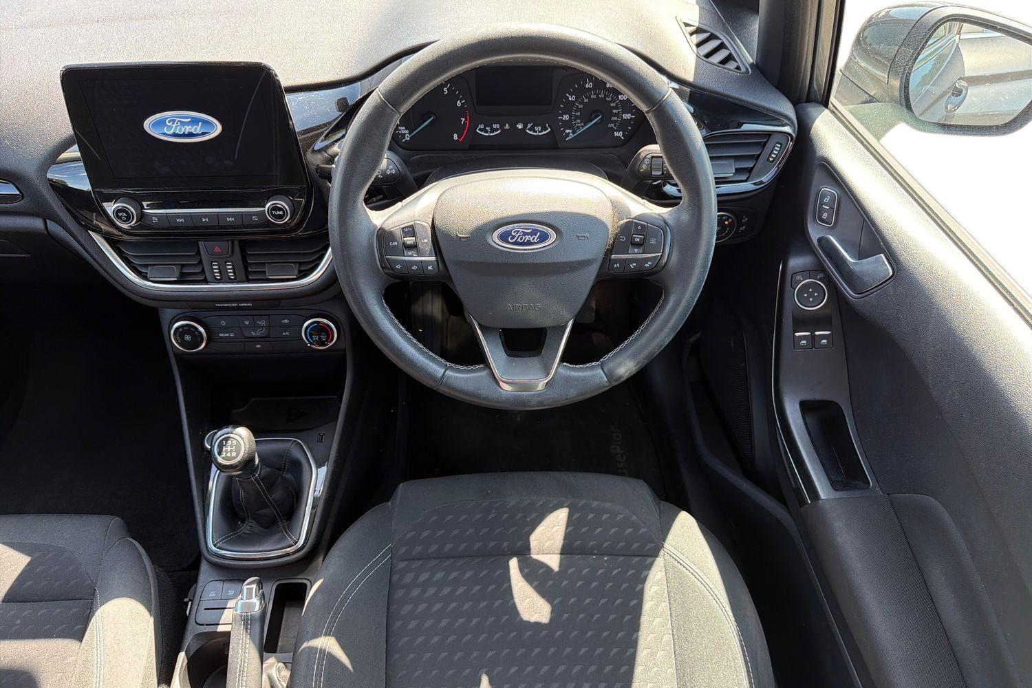 Ford FIESTA Photo 10