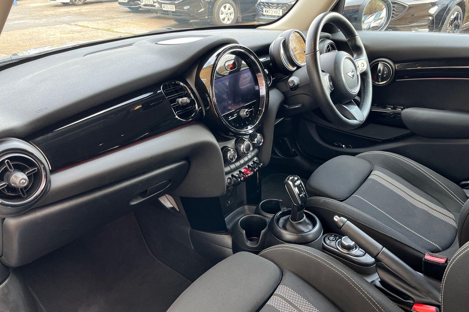 MINI HATCHBACK Photo 17