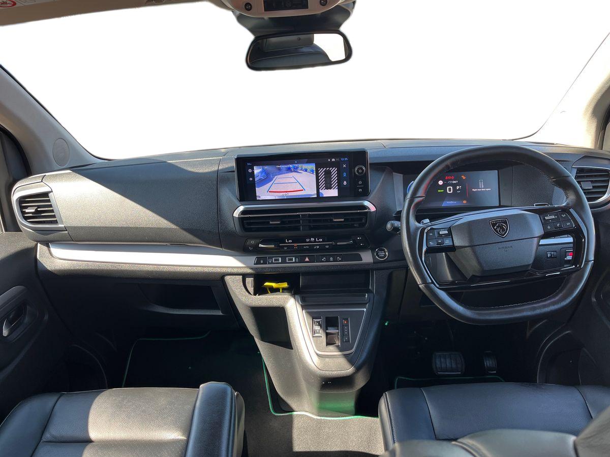 Peugeot e-Traveller Photo 9