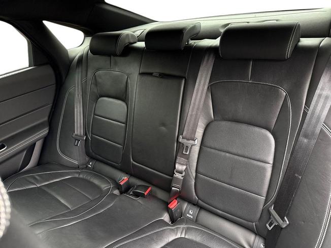 Jaguar XF Photo 9
