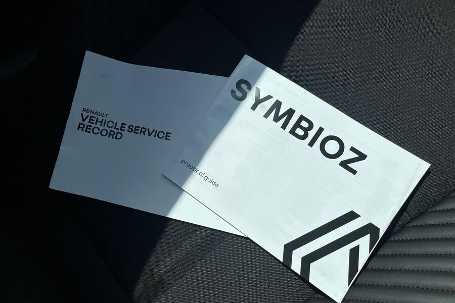Renault SYMBIOZ Photo autoimg-d557b998dc19a4163c03adf7ba471a88a44fea57.jpg