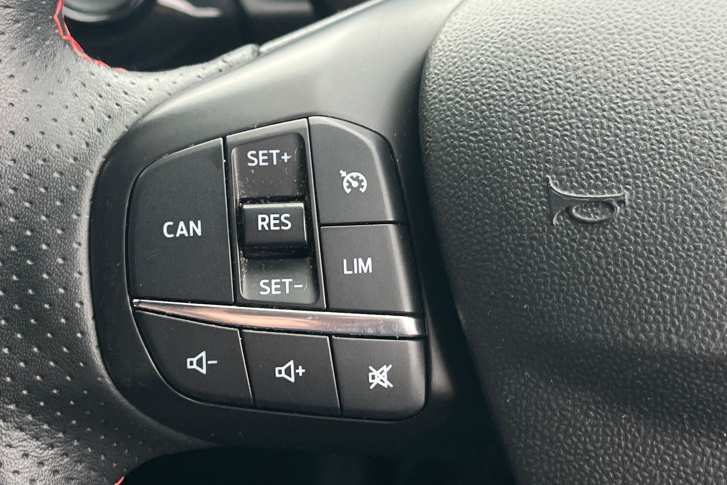 Ford FIESTA Photo 37