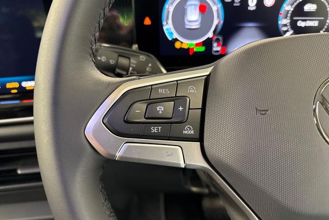 VOLKSWAGEN Tiguan Photo 16