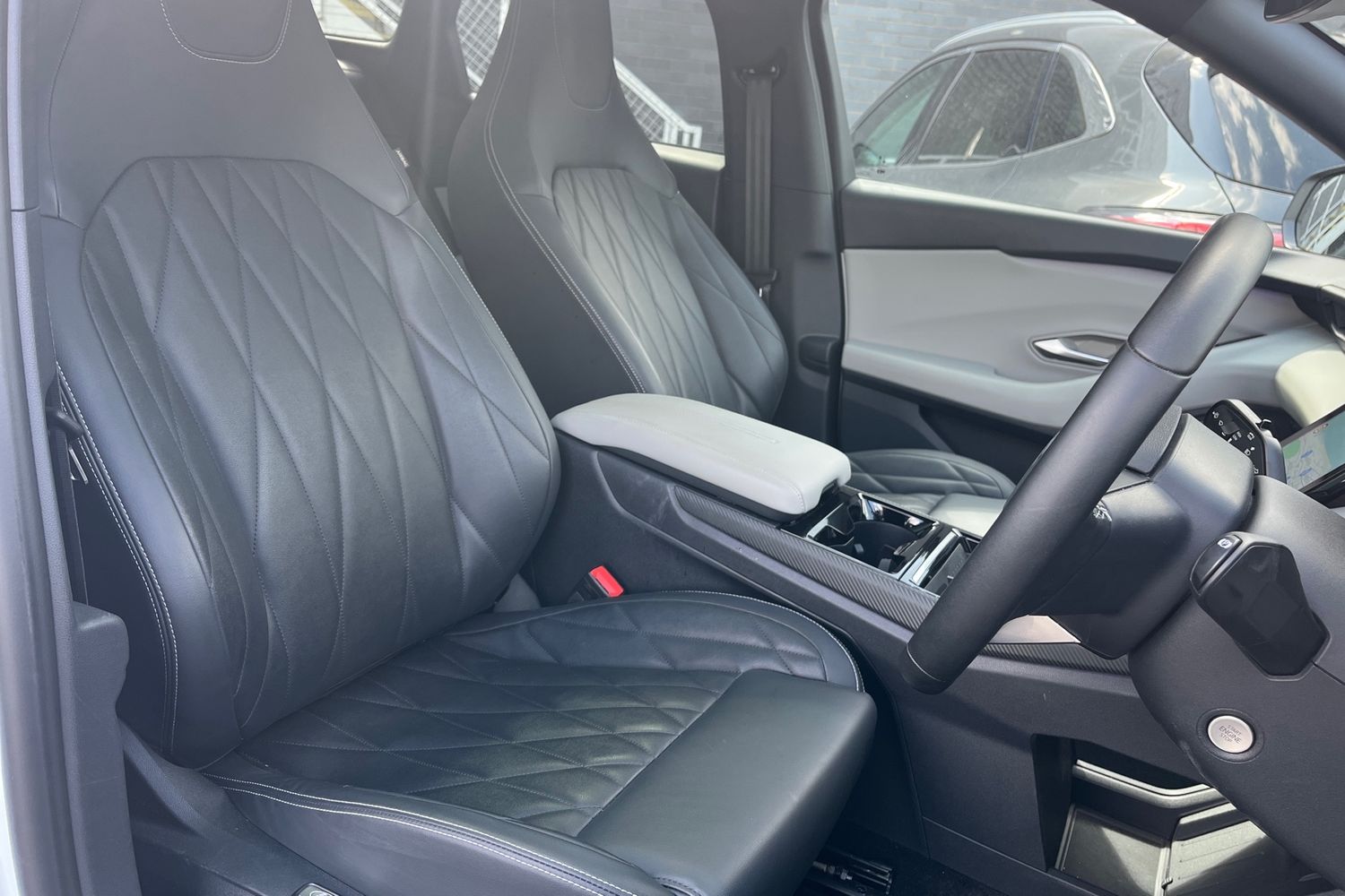 Ford Explorer Photo 16