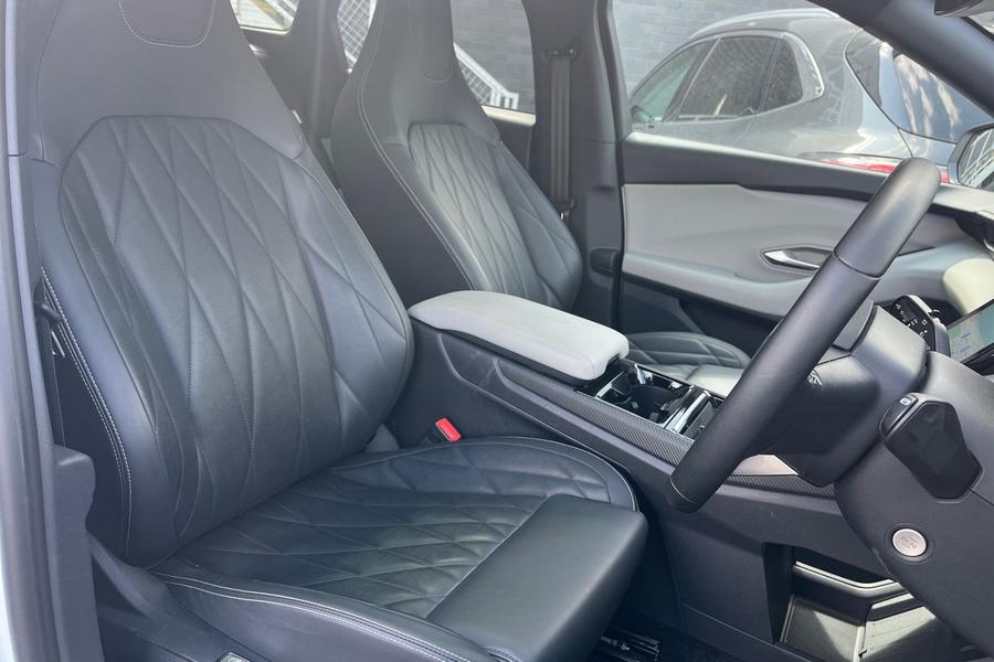 Ford Explorer Photo autoimg-d569b0bb5a9997d59ee9cf281bd5abe70bb21533.jpg