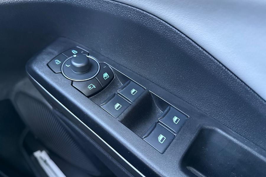 Ford PUMA Photo autoimg-d56cea3c8afdf11bbae03b7c867a013ee5fd8227.jpg