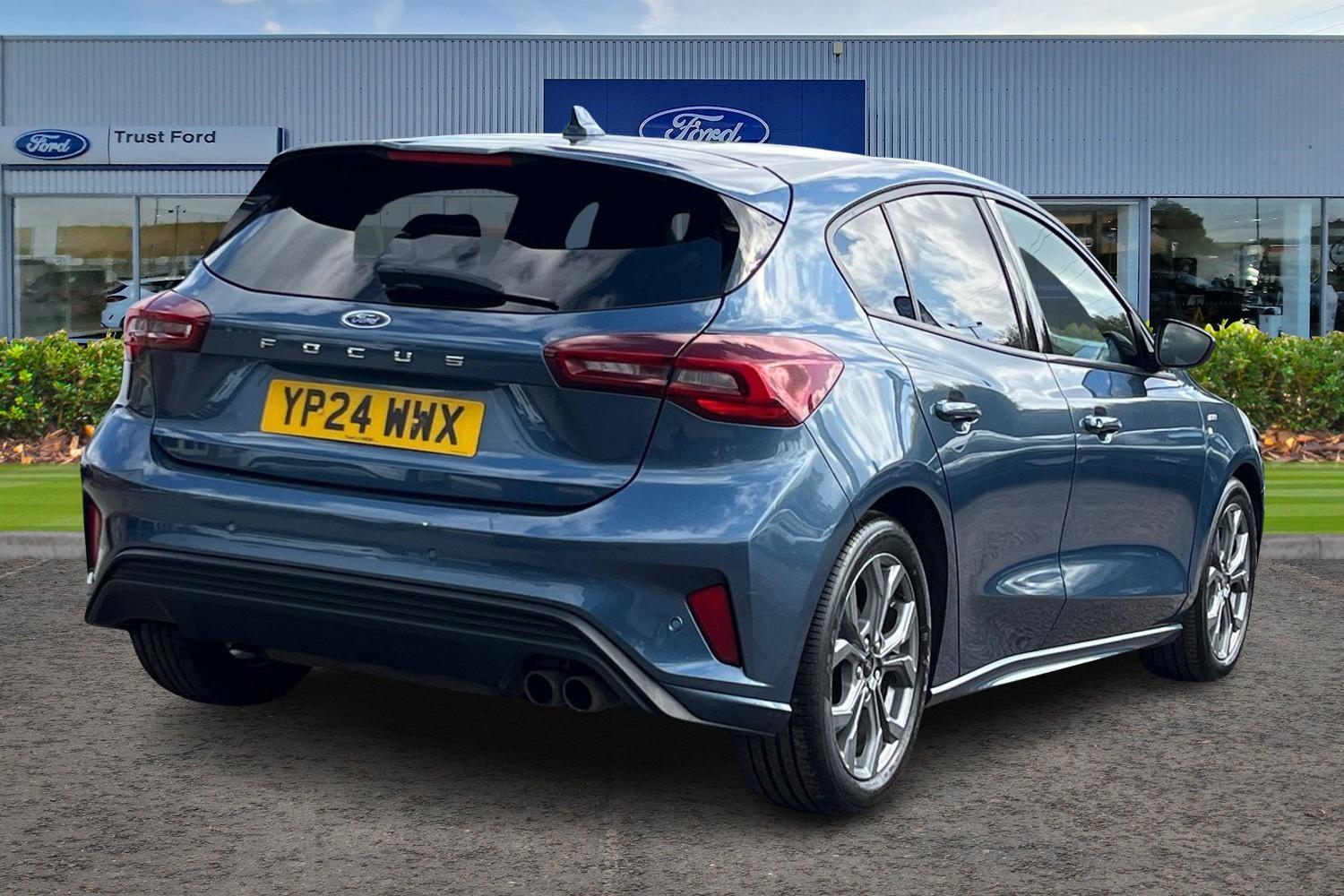 Ford Focus Photo 3