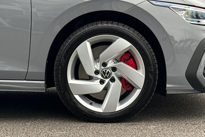VOLKSWAGEN Golf Photo 5