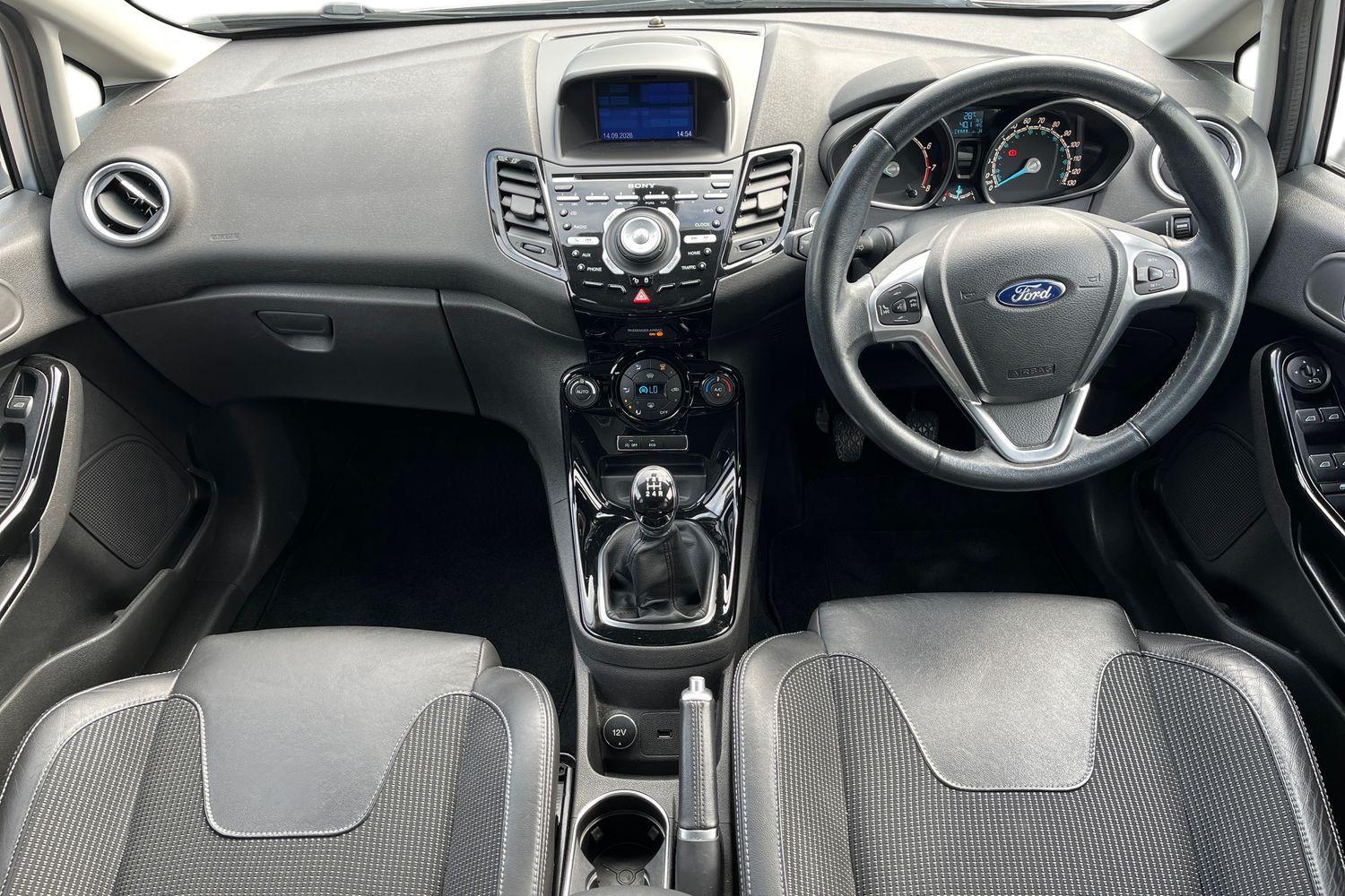 Ford FIESTA Photo 9