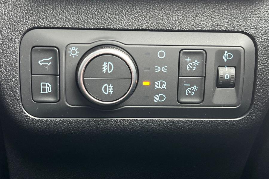 Ford KUGA Photo autoimg-d577ae0f77539c4e16b970e471ce05dc4283a633.jpg