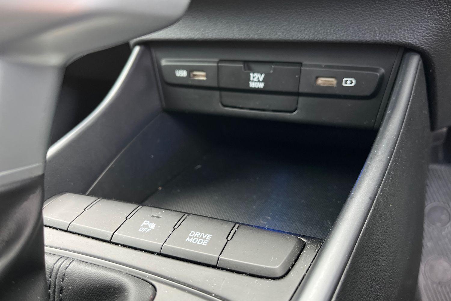 Hyundai BAYON Photo 36