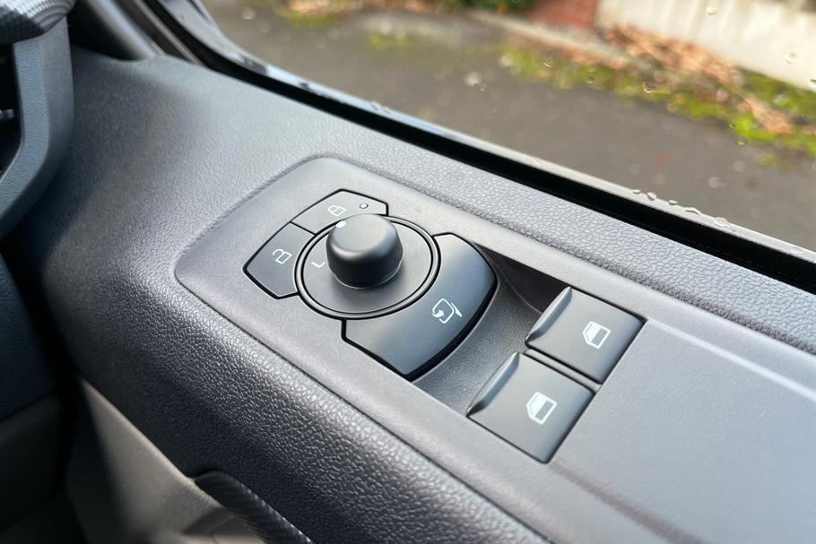 Used Ford TRANSIT CUSTOM MX75KFO 26