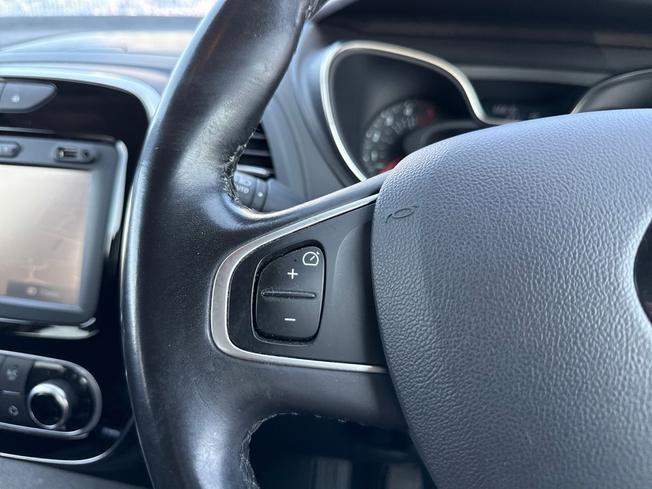 RENAULT Captur Photo 16
