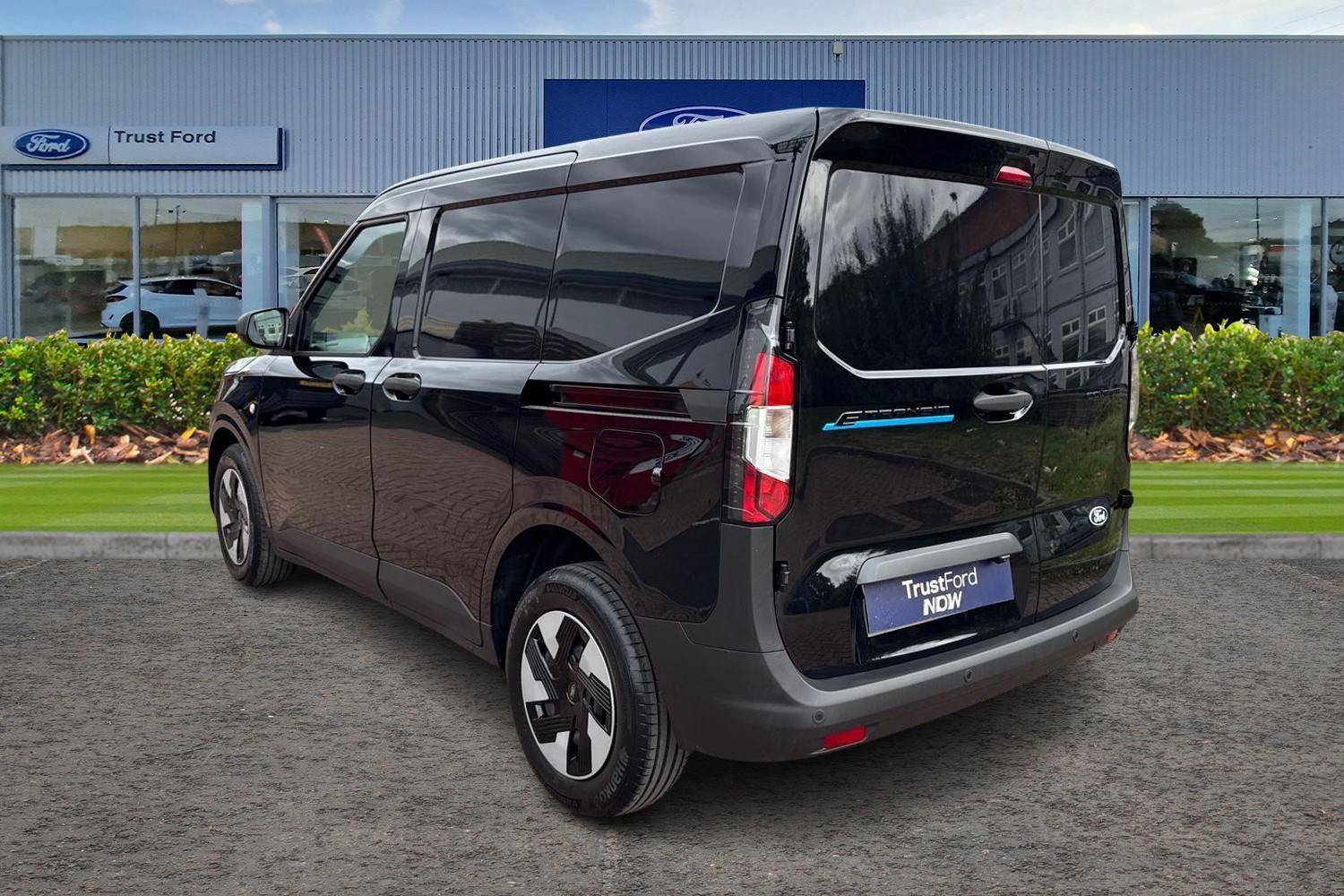 Ford E-TRANSIT COURIER Photo 1