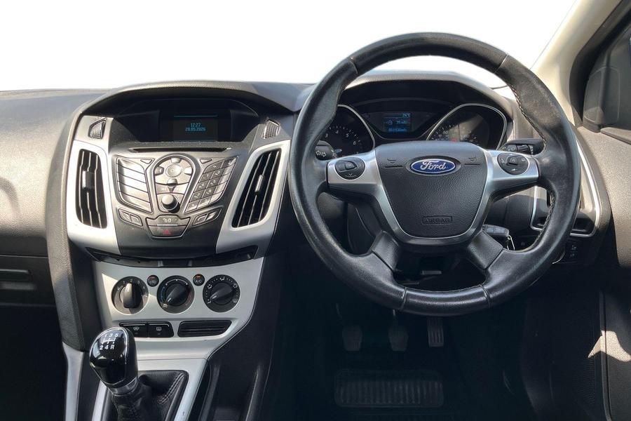 Ford FOCUS Photo autoimg-d59709852359599f79bfb7fdf2025f36e9f2ea05.jpg