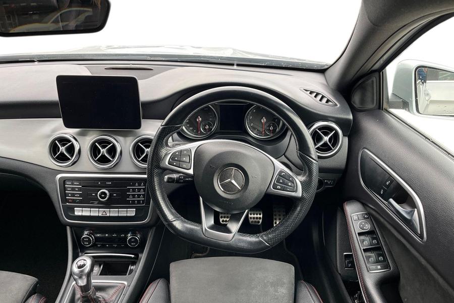 Mercedes-Benz GLA Photo autoimg-d59b143f3271bf856deff9b530692486b8b6adec.jpg