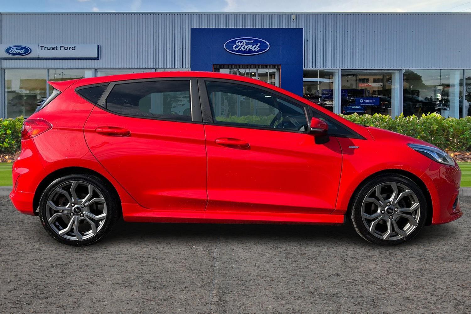 Ford FIESTA Photo 2