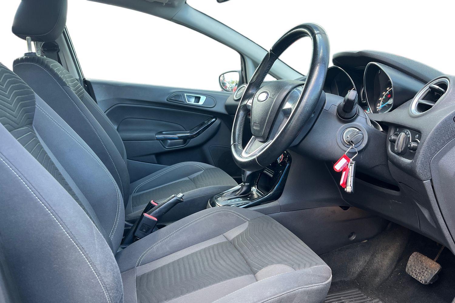 Ford FIESTA Photo 8
