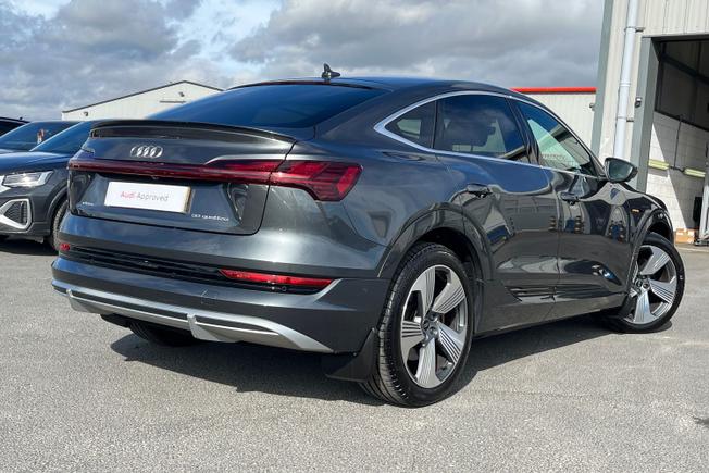 AUDI e-tron Photo 31