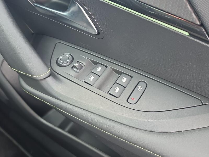 Used Peugeot 2008 VN23WTV 24