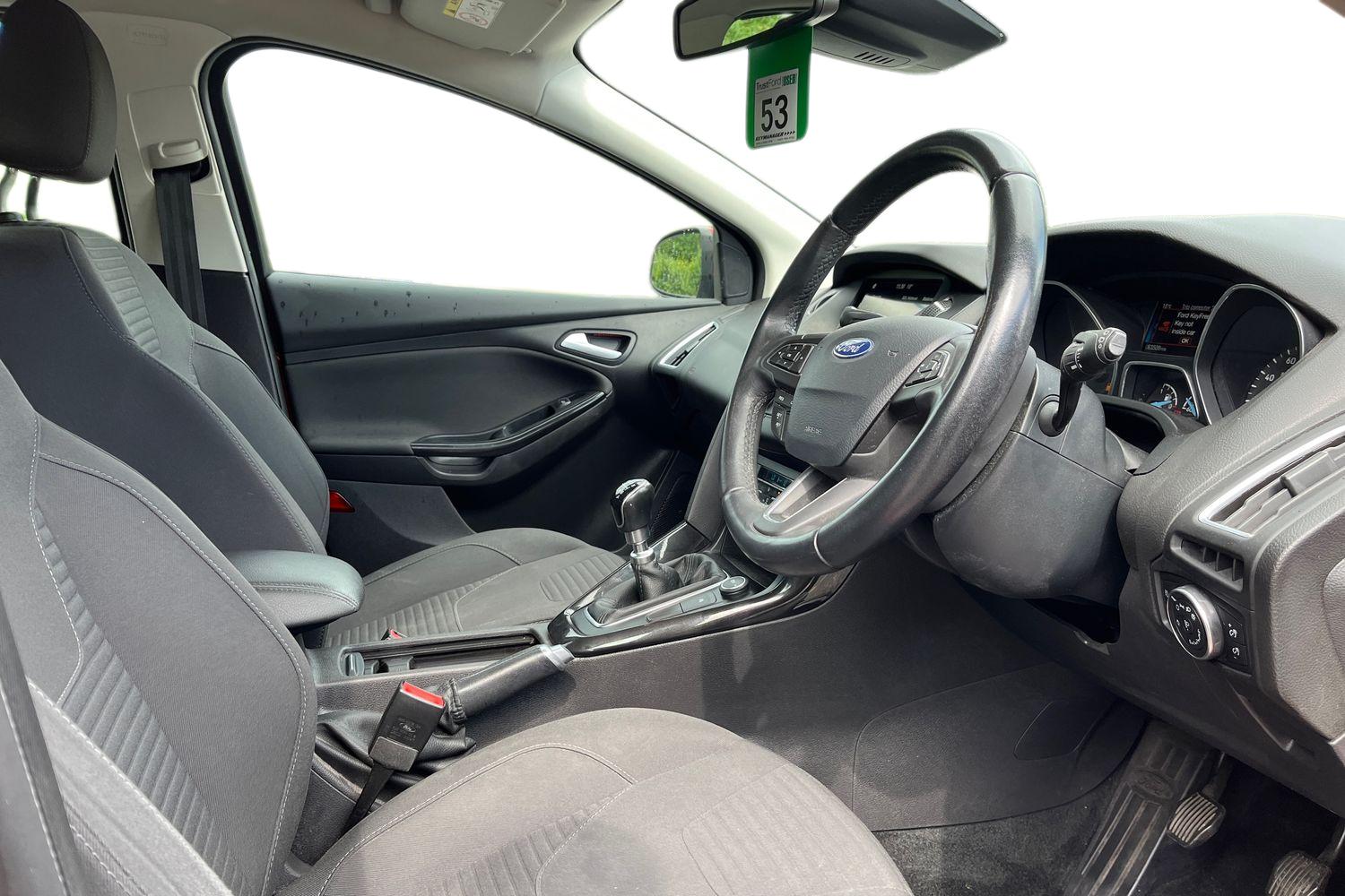 Ford FOCUS Photo 8