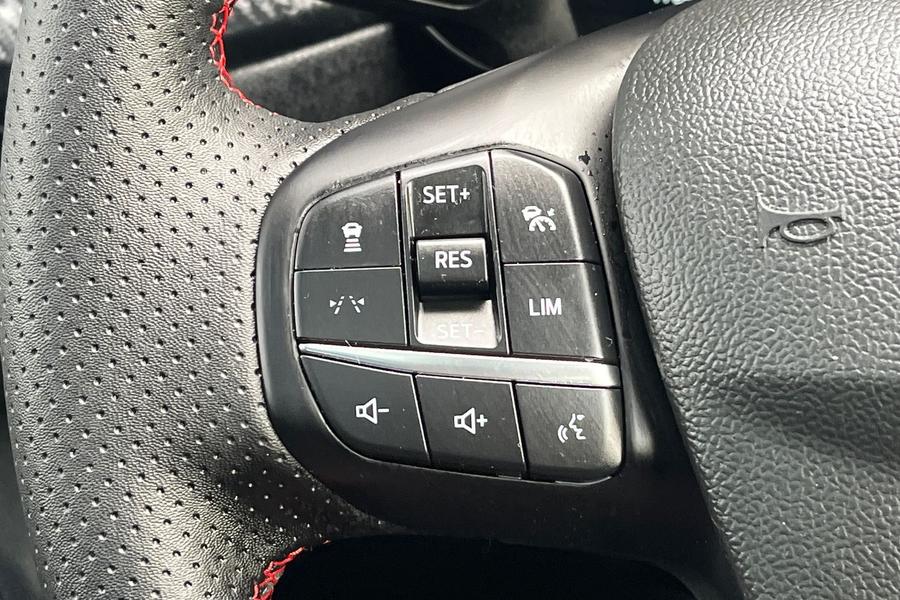 Ford KUGA Photo autoimg-d5b79cee064650f25f8e6d60d424cca7f2c49ea7.jpg