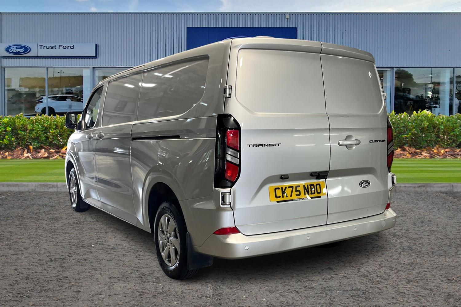Ford TRANSIT CUSTOM Photo 1