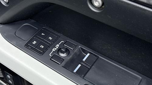 Land Rover Defender Photo autoimg-d5c1691f1fbebfec6ee94e2463081afb0067ab89.jpg
