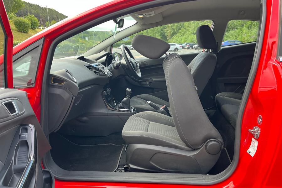 Ford FIESTA Photo autoimg-d5c83a6e668b5aea39ab6d0c117de4d5d353a433.jpg