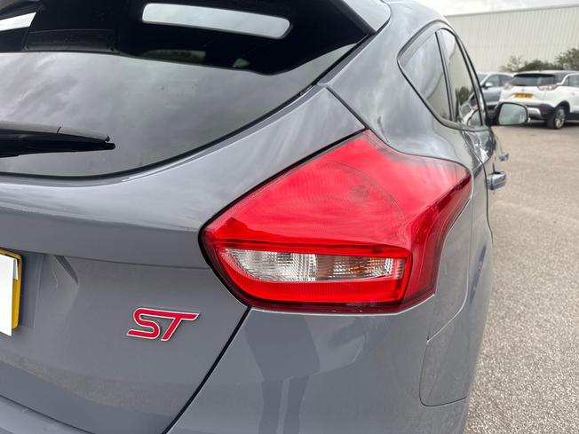 FORD Focus Photo 18