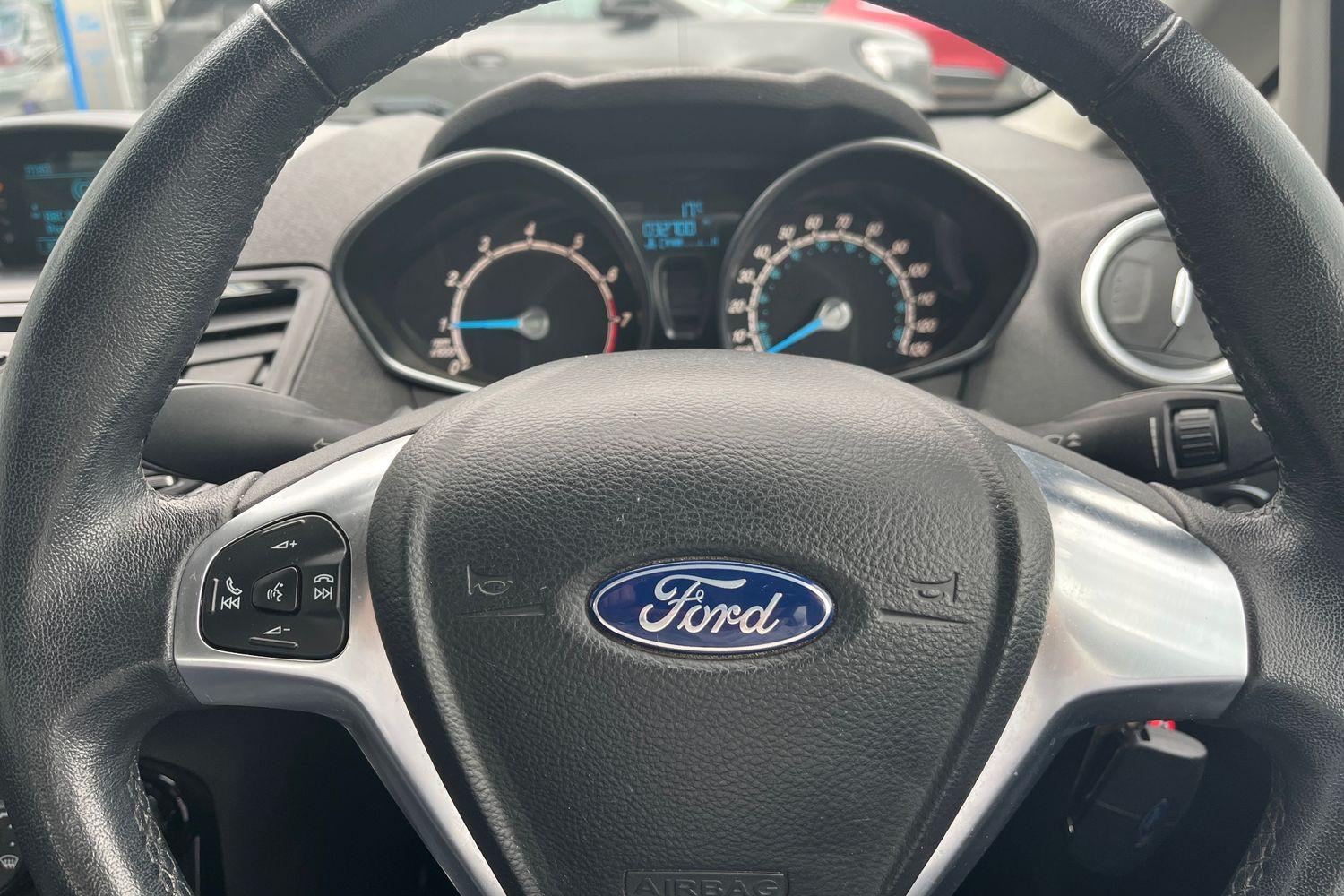 Ford FIESTA Photo 11