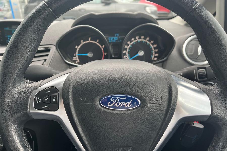 Ford FIESTA Photo autoimg-d5cf2856439421b22a676e9553b1fdf218f28488.jpg