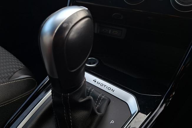 VOLKSWAGEN T-Roc Photo 31