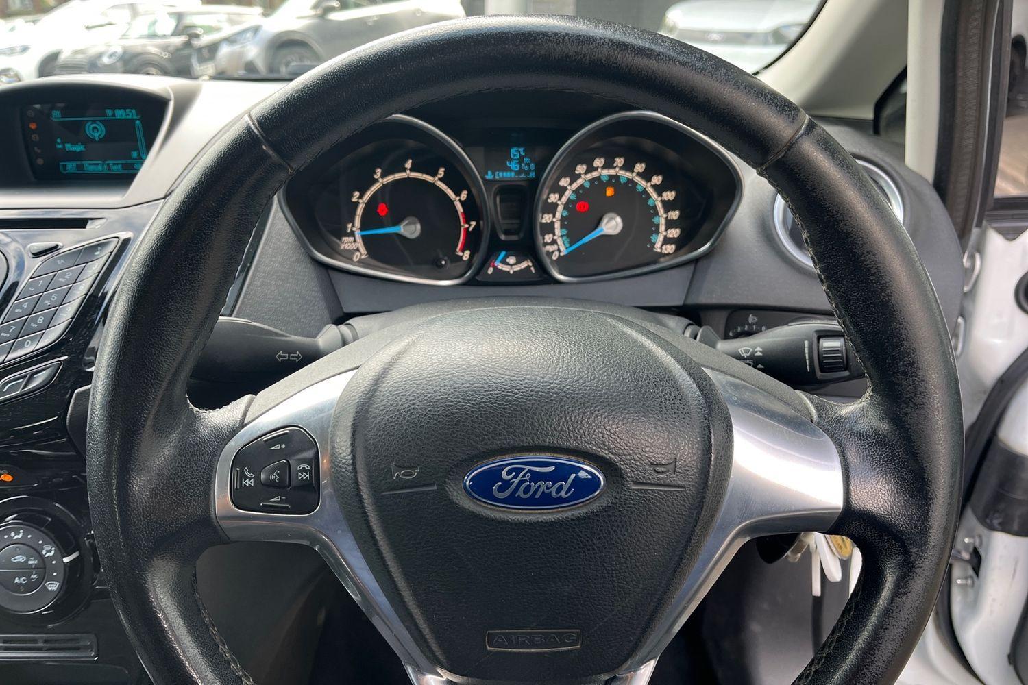Ford Fiesta Photo 11